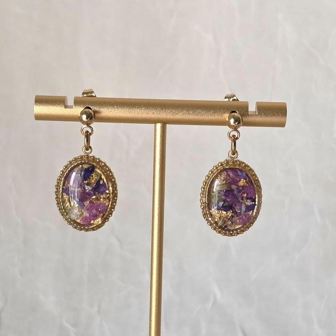 Pressed Flower Resin Cabochon Earrings – Handmade Vintage-Inspired Gold Flake Jewelry