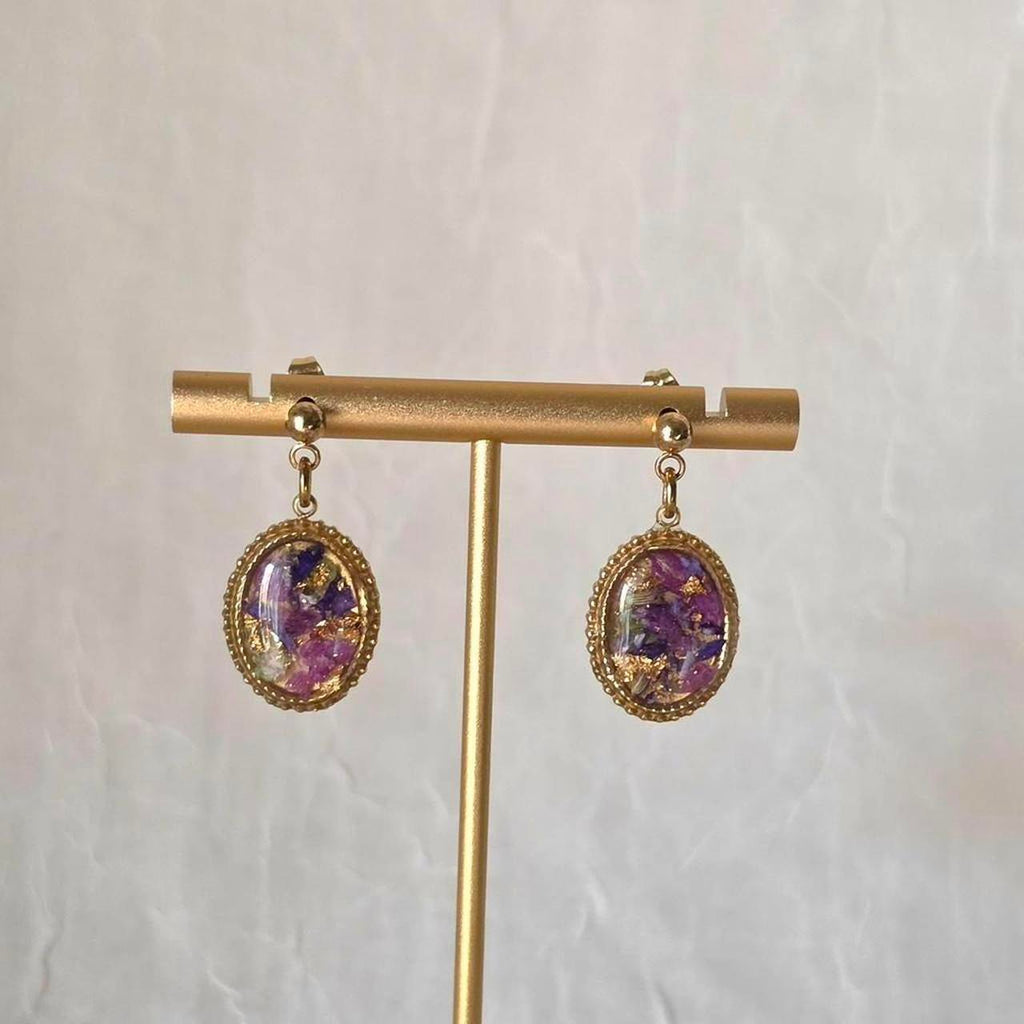 Pressed Flower Resin Cabochon Earrings – Handmade Vintage-Inspired Gold Flake Jewelry