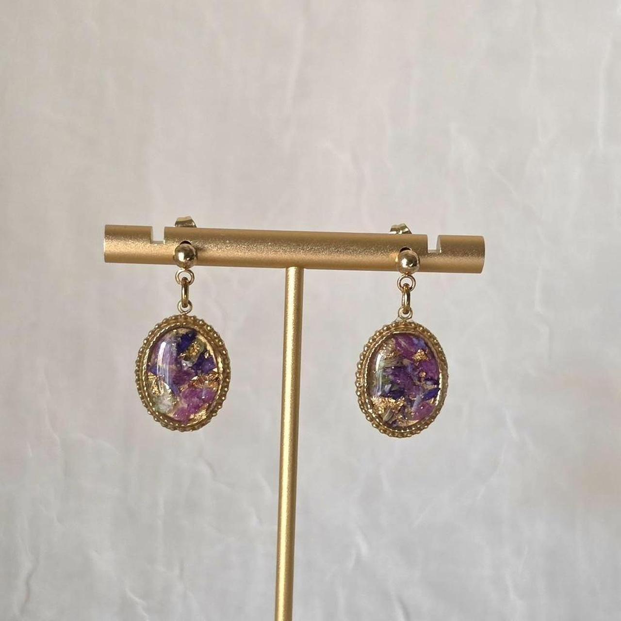Pressed Flower Resin Cabochon Earrings – Handmade Vintage-Inspired Gold Flake Jewelry