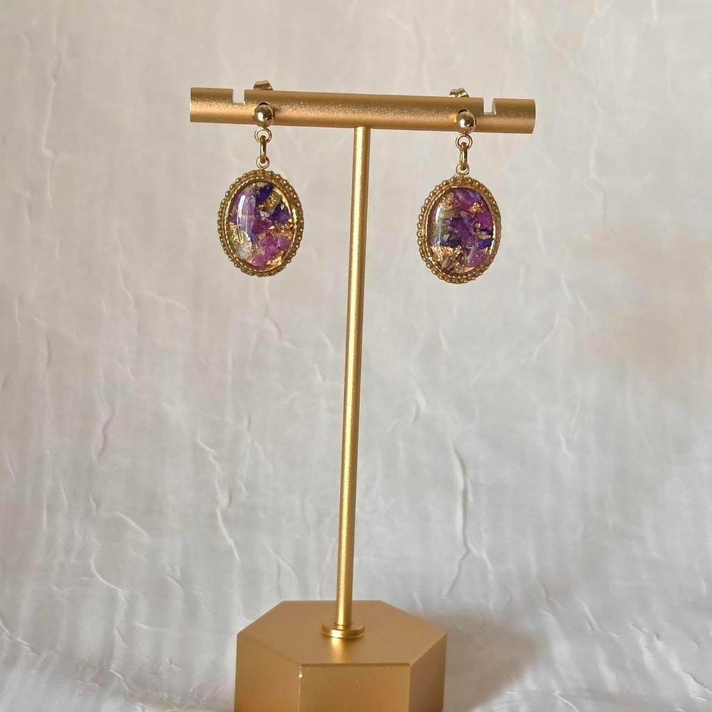 Pressed Flower Resin Cabochon Earrings – Handmade Vintage-Inspired Gold Flake Jewelry