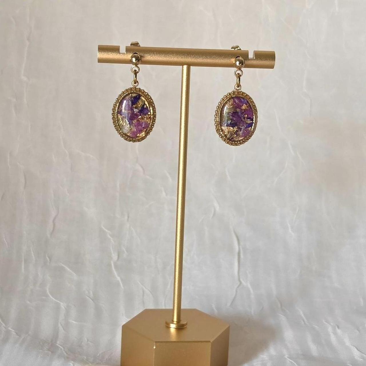 Pressed Flower Resin Cabochon Earrings – Handmade Vintage-Inspired Gold Flake Jewelry