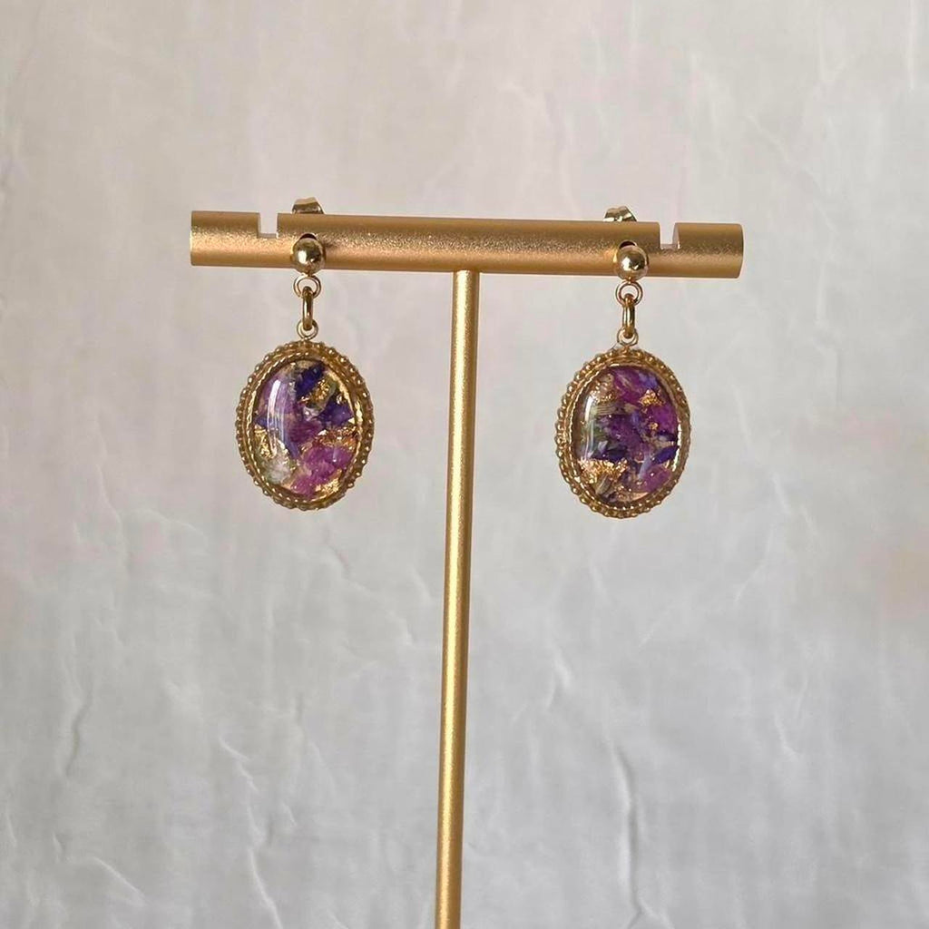 Pressed Flower Resin Cabochon Earrings – Handmade Vintage-Inspired Gold Flake Jewelry