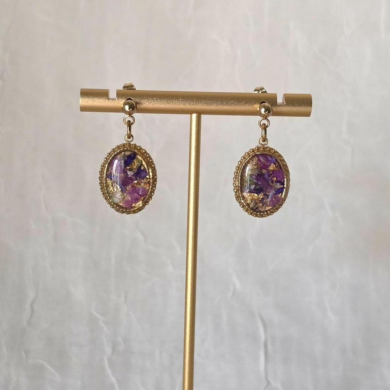 Pressed Flower Resin Cabochon Earrings – Handmade Vintage-Inspired Gold Flake Jewelry