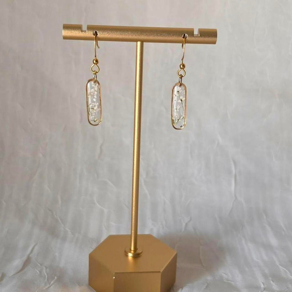 White Oval Pressed Flower Resin Earrings – Handmade Fairycore Jewelry with Gold Flakes