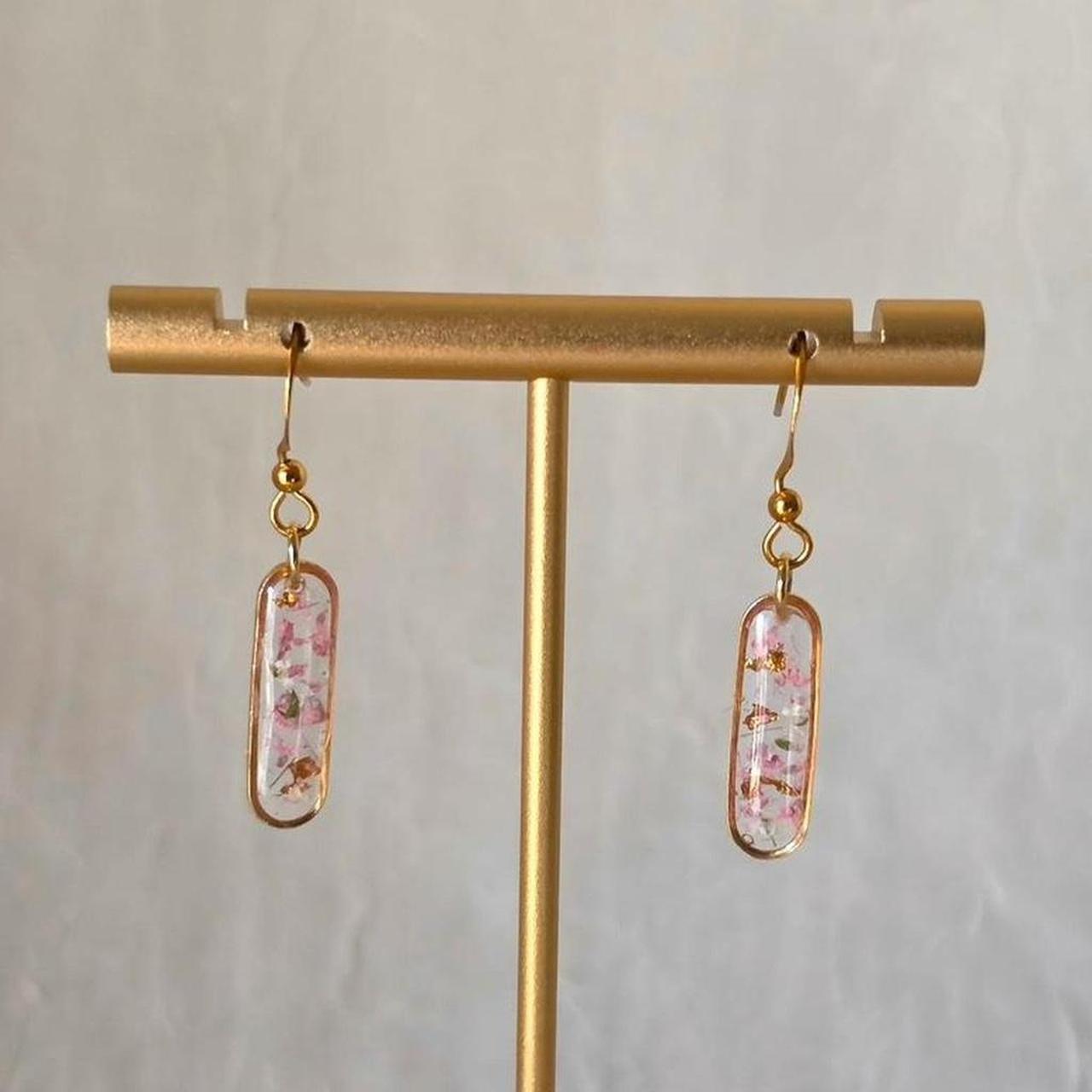 Small Pink Oval Pressed Flower Resin Earrings – Handmade Fairycore Jewelry with Gold Flakes