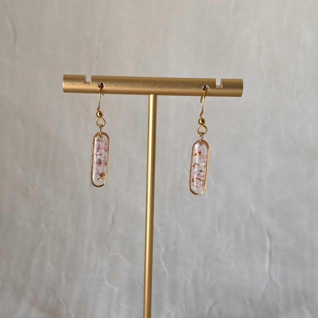 Small Pink Oval Pressed Flower Resin Earrings – Handmade Fairycore Jewelry with Gold Flakes