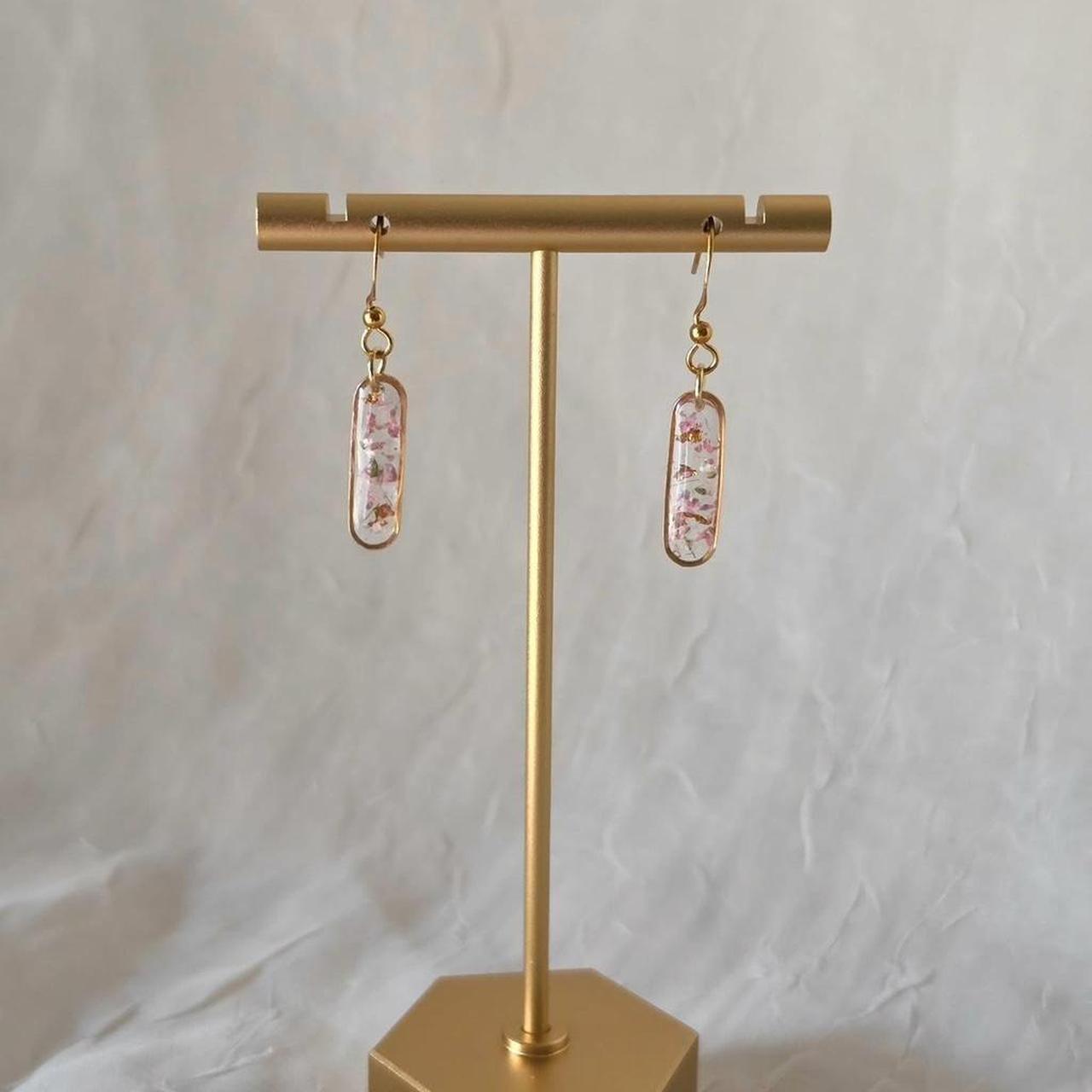 Small Pink Oval Pressed Flower Resin Earrings – Handmade Fairycore Jewelry with Gold Flakes