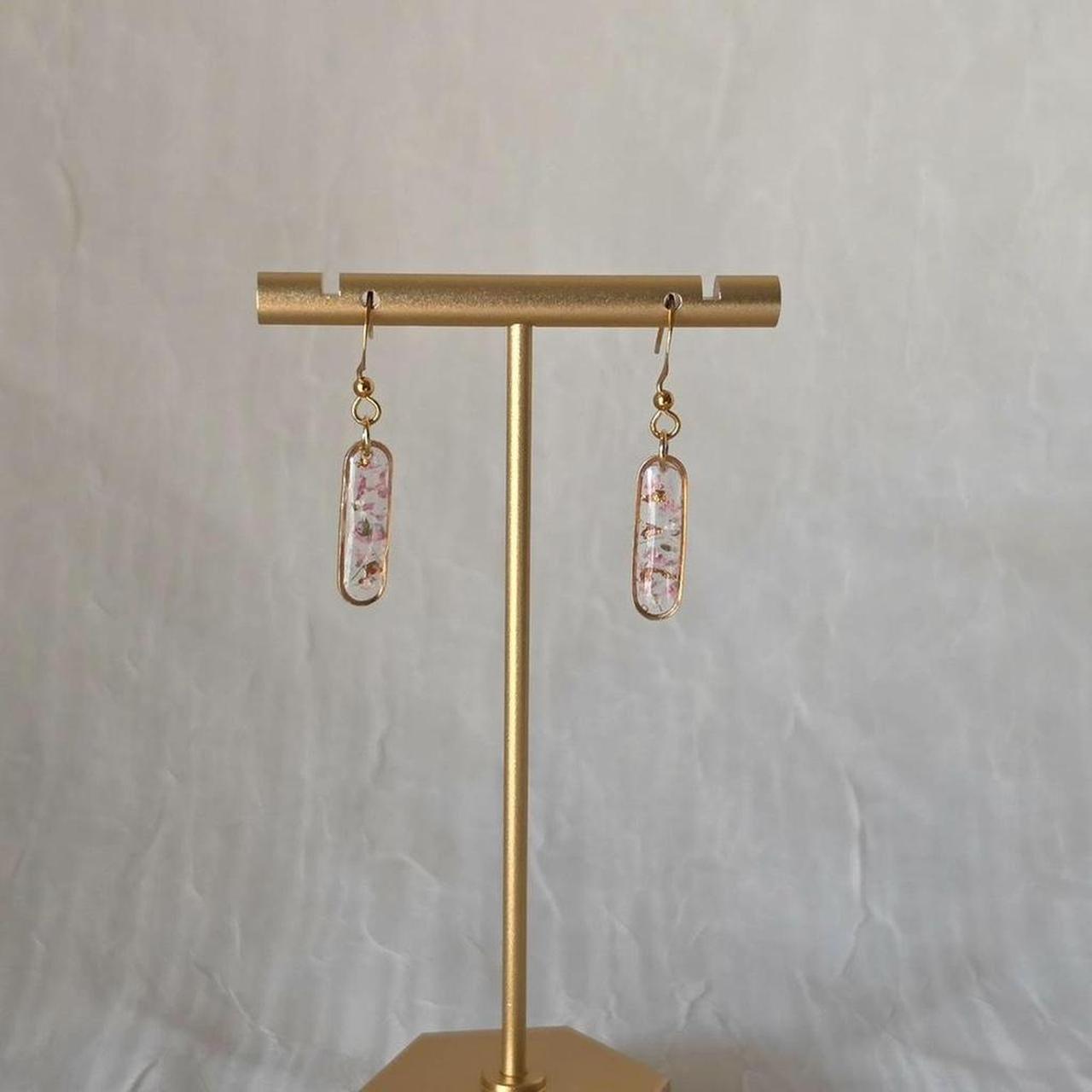 Small Pink Oval Pressed Flower Resin Earrings – Handmade Fairycore Jewelry with Gold Flakes