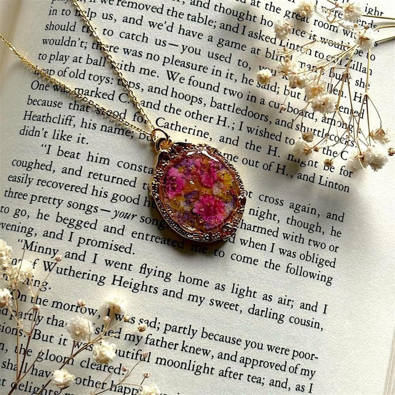 Pink Pressed Flower Resin Necklace – Handmade Vintage Bezel Pendant with Gold Flakes