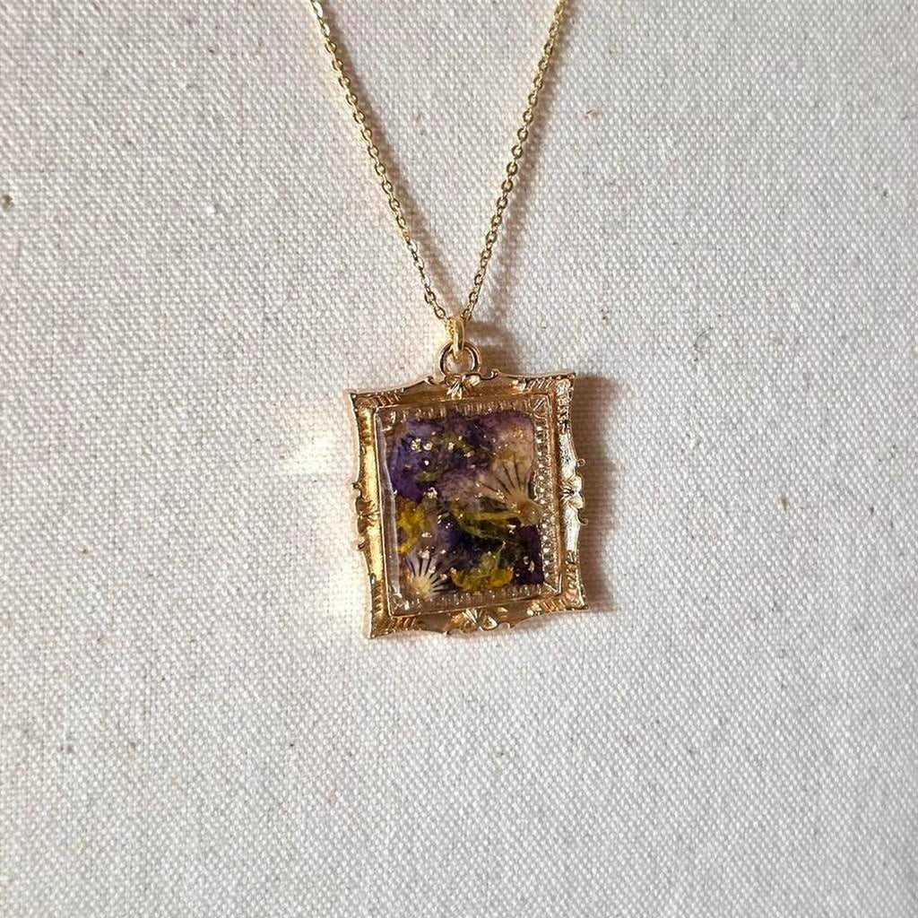 Pressed Flower Resin Necklace – Handmade Regency Floral Pendant with Gold Flakes