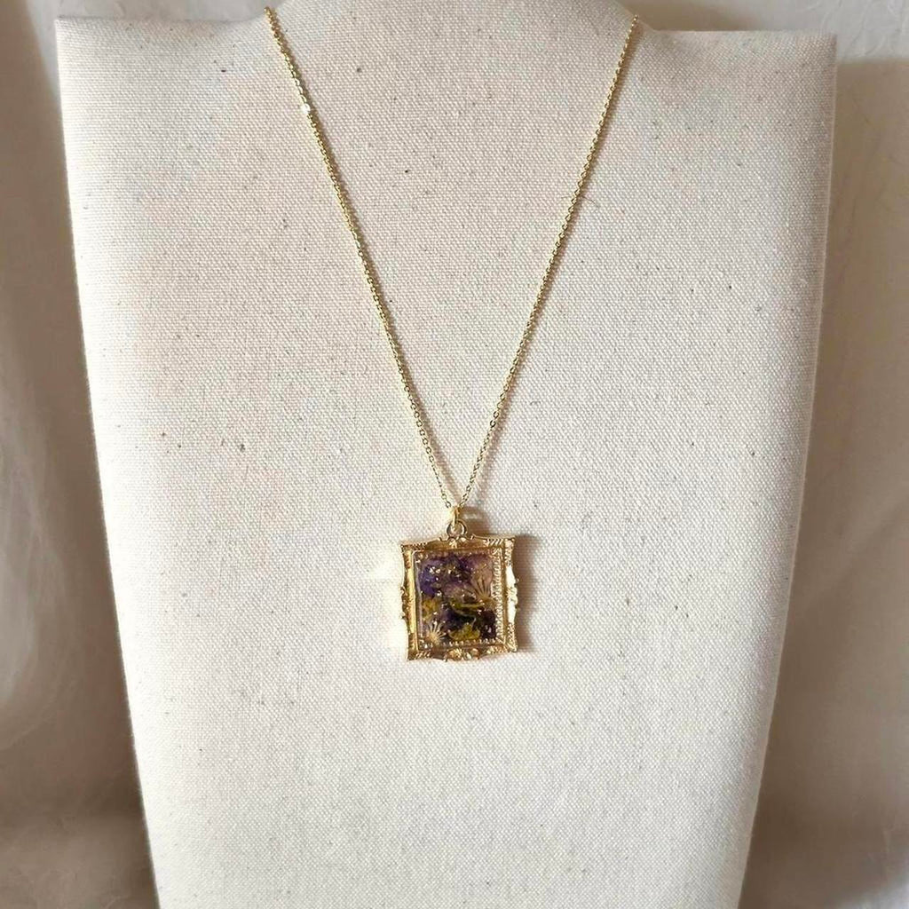Pressed Flower Resin Necklace – Handmade Regency Floral Pendant with Gold Flakes