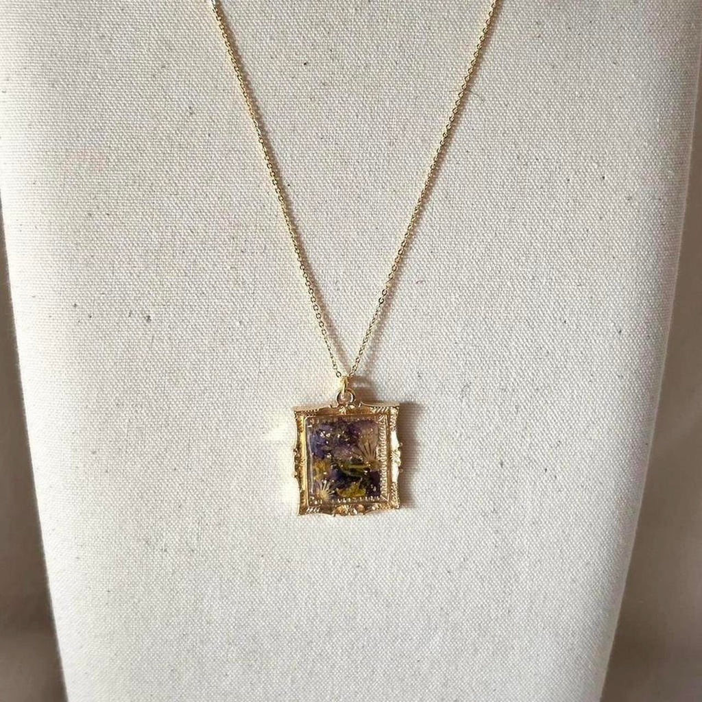 Pressed Flower Resin Necklace – Handmade Regency Floral Pendant with Gold Flakes