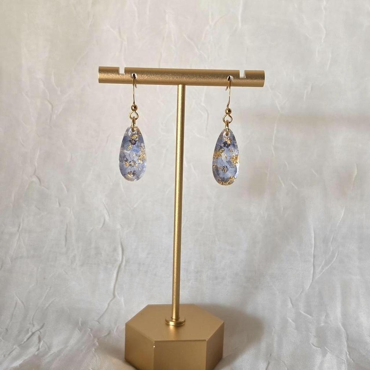 Forget-Me-Not Pressed Flower Earrings – Handmade Teardrop Resin Jewelry with Gold Flakes